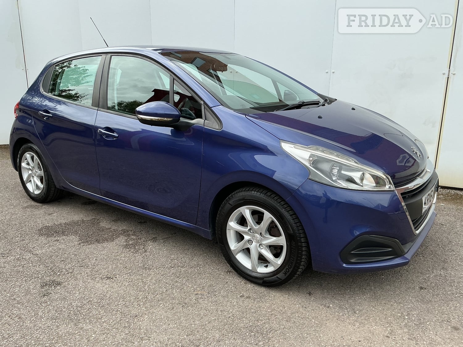 Peugeot 208 2016 - Cars in Porth