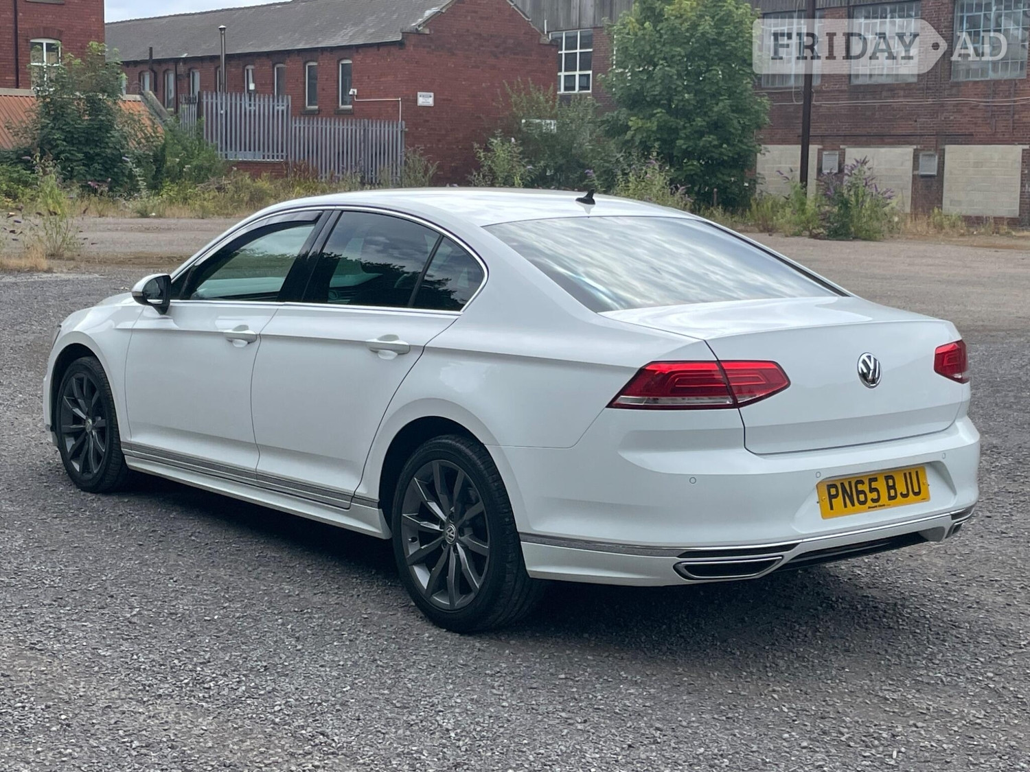 Volkswagen Passat 2015 - Cars in Leeds