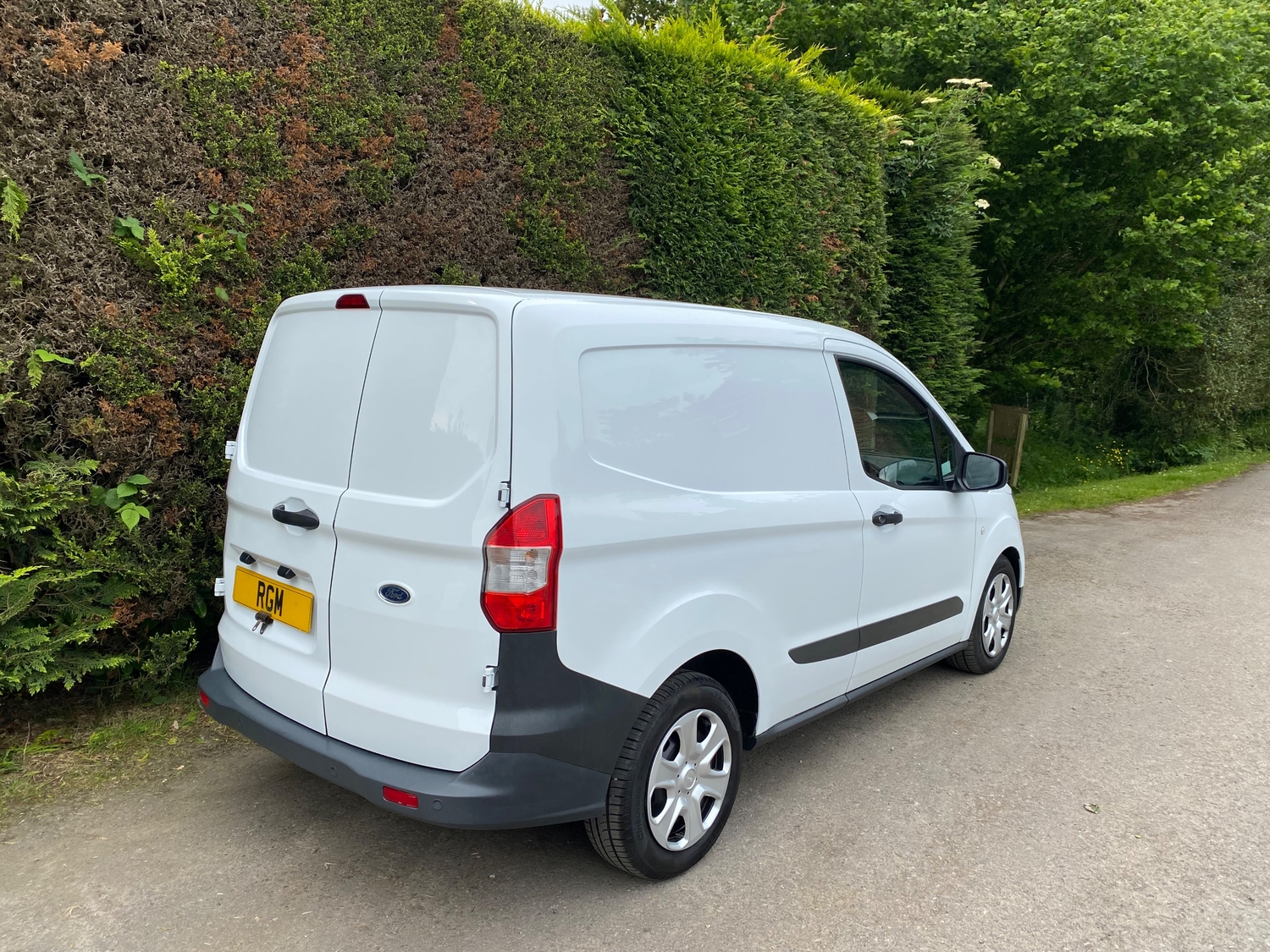 [ berth ]Ford Transit Courier
