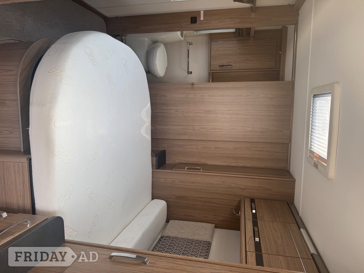 [ berth ]Coachman Pastiche 575