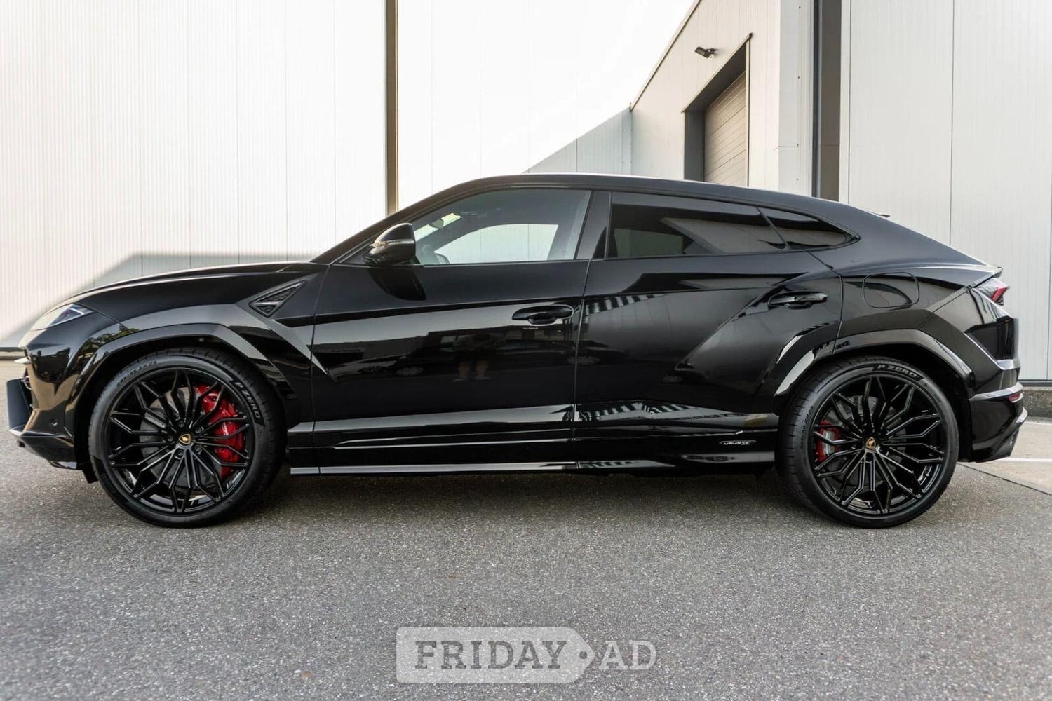 [ berth ]Lamborghini Urus