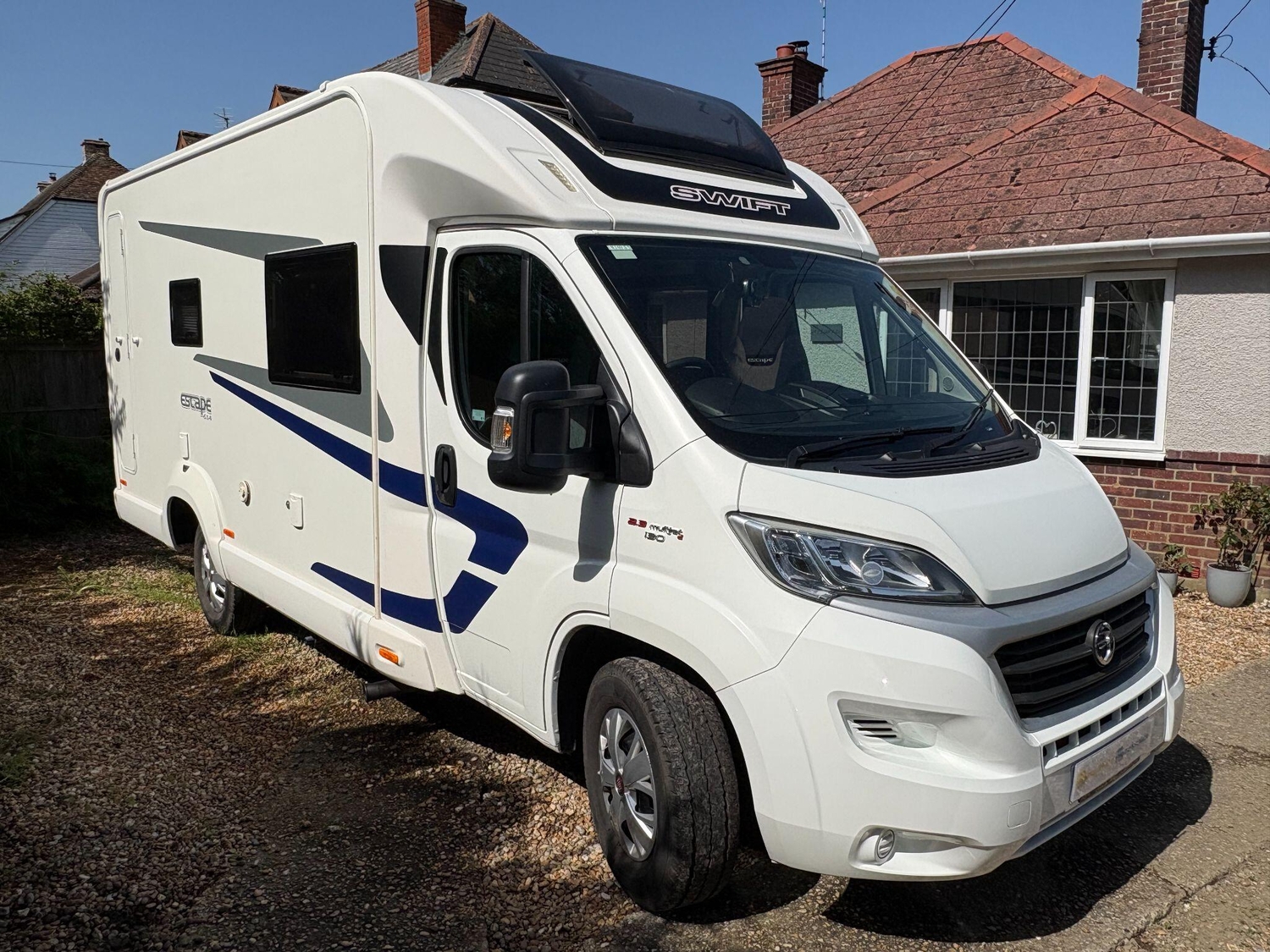Swift Escape 614 2017 for sale - Motorhomes & Caravans in Shoeburyness