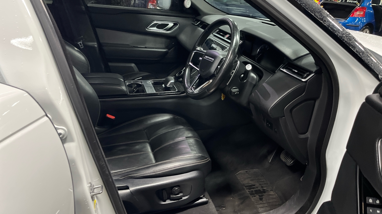 [ berth ]Land Rover Range Rover Velar