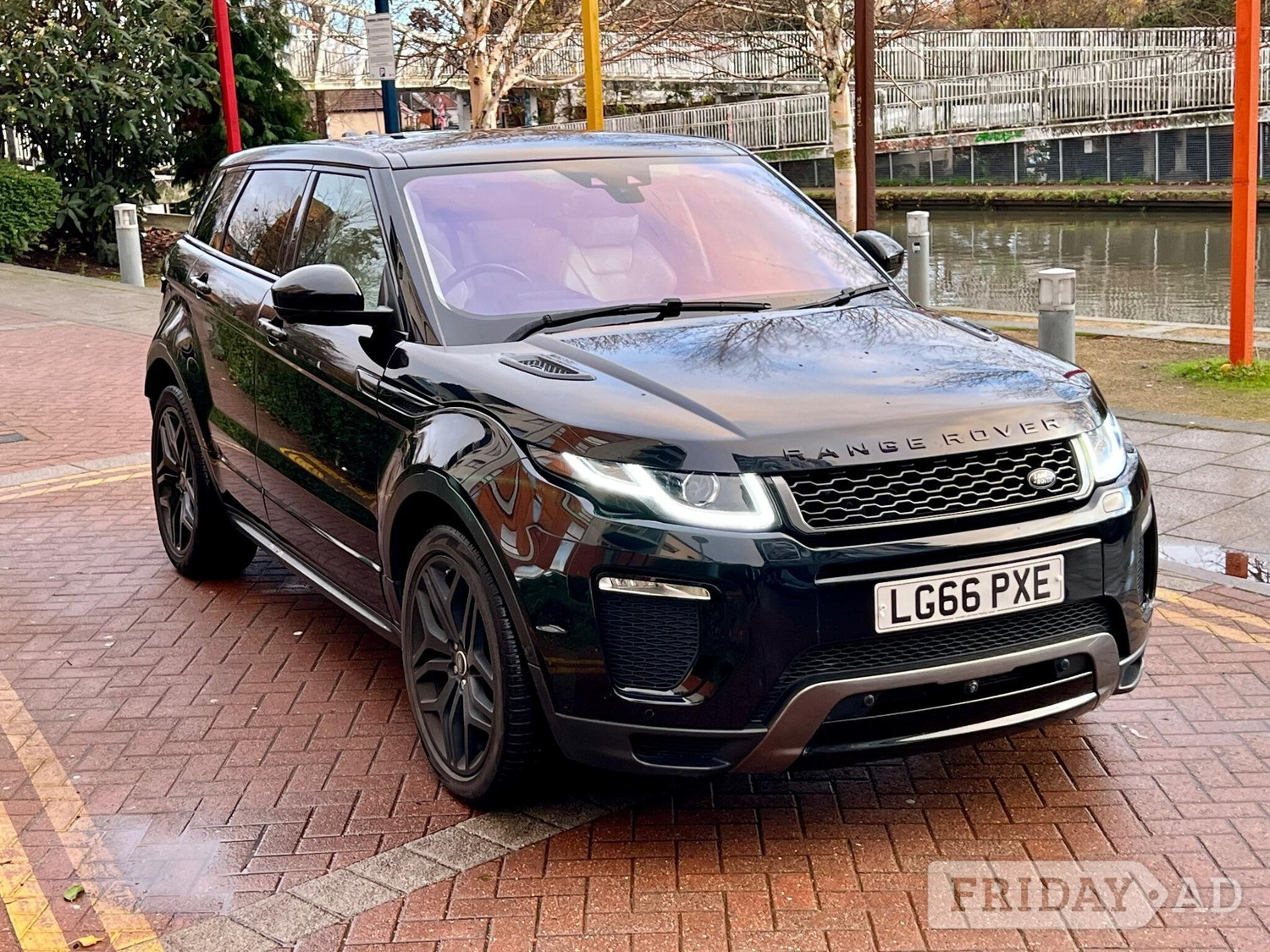 [ berth ]Land Rover Range Rover Evoque