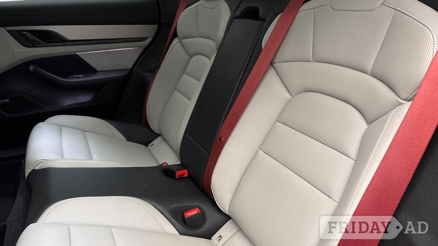 Porsche Taycan 2022 - Cars