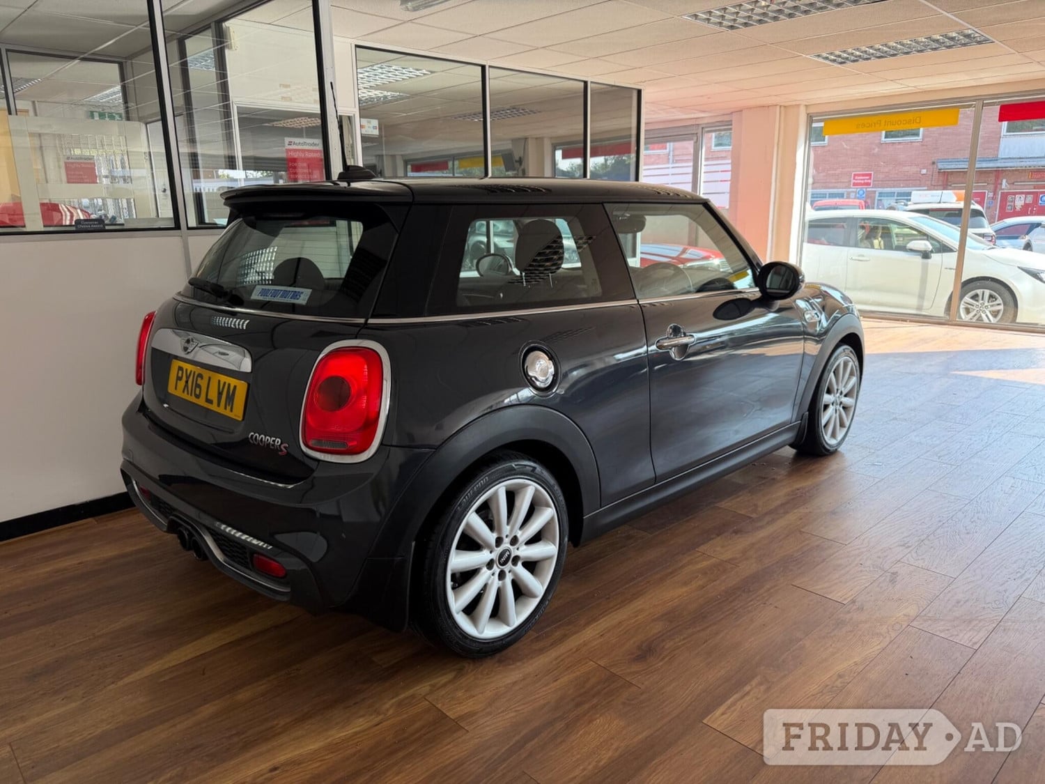 Mini Hatch 2016 - Cars in Sandhurst