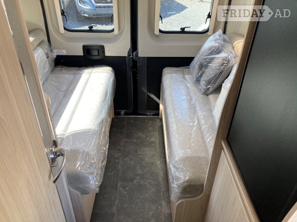 [3 berth ]Elddis Autoquest CV40 60th Edition