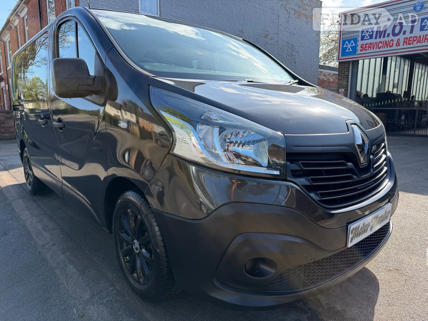 Renault Trafic 2015 - Cars in Kettering