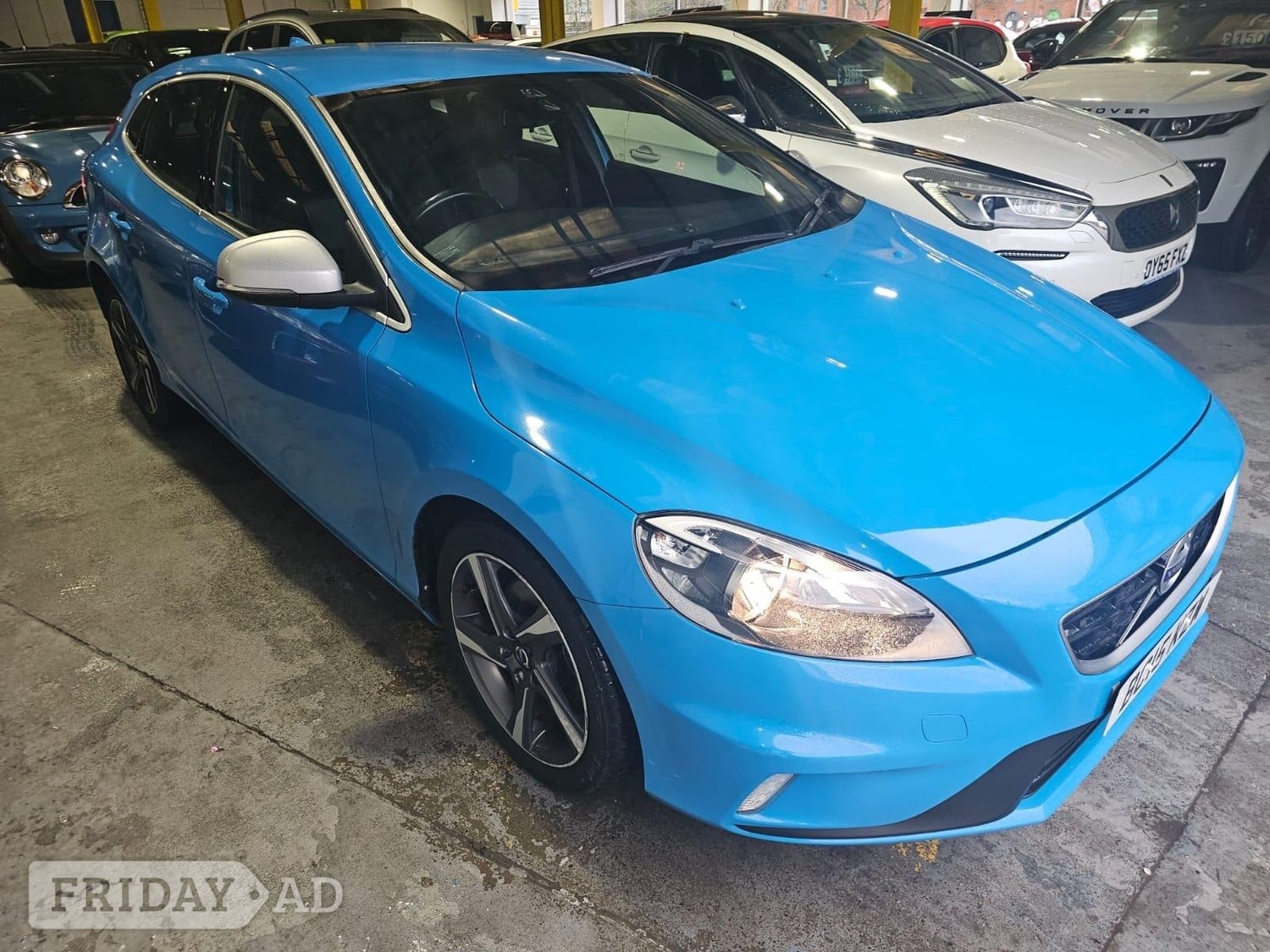 Volvo V40 2015 in Pontypridd