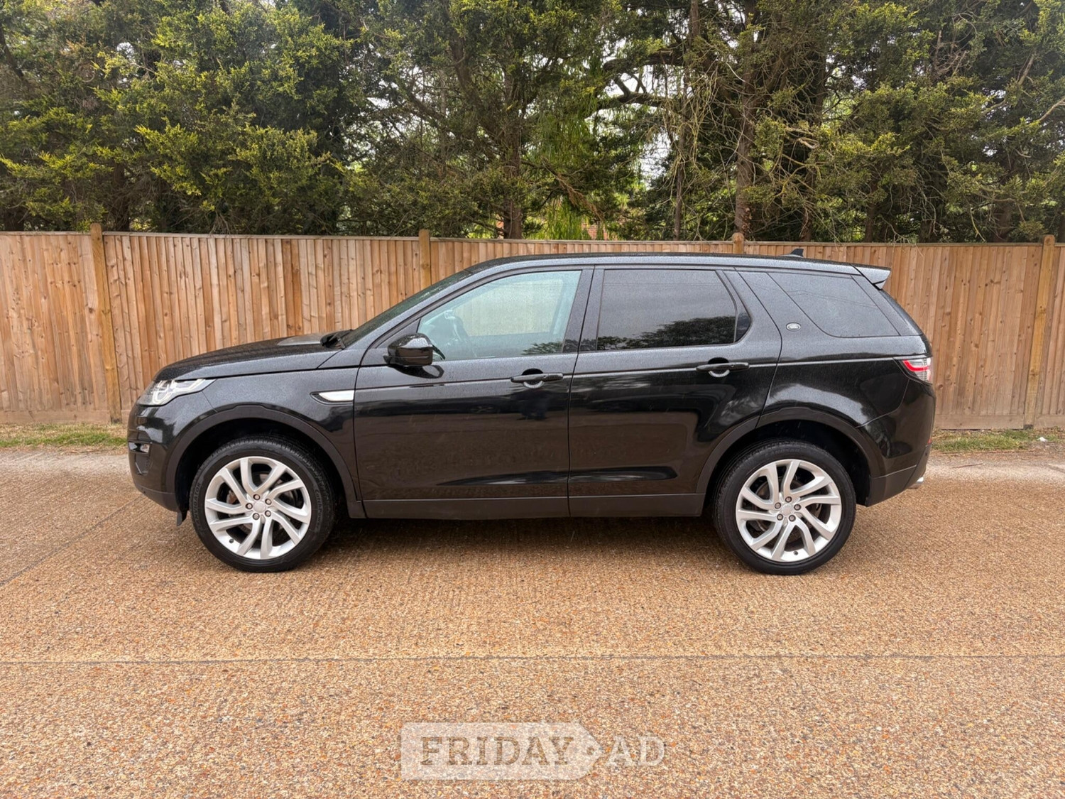 [ berth ]Land Rover Discovery Sport