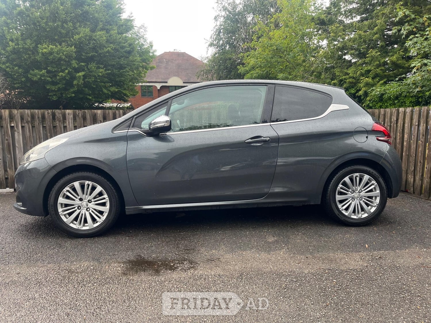 [ berth ]Peugeot 208