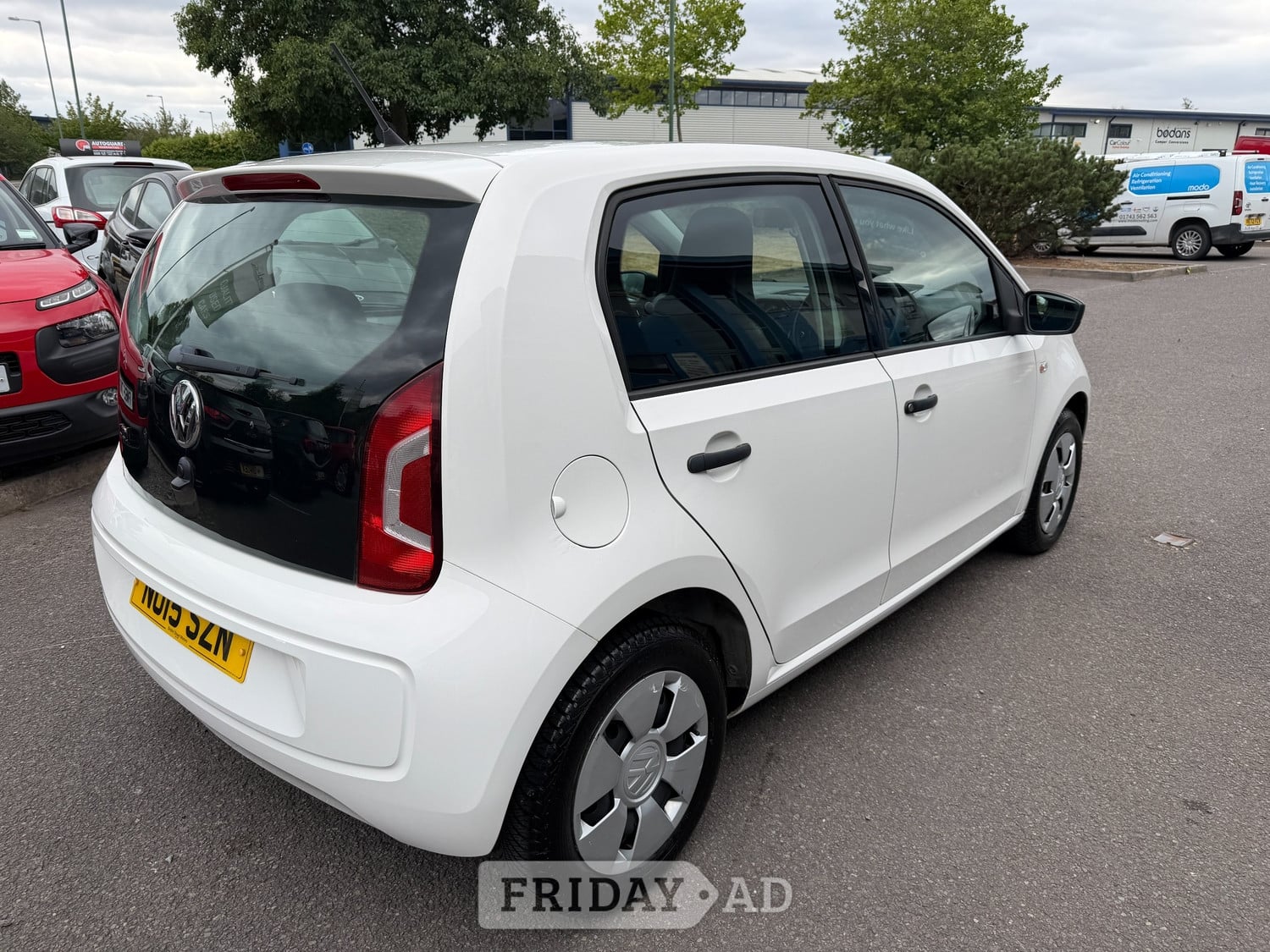 Volkswagen UP! 2015 - Cars