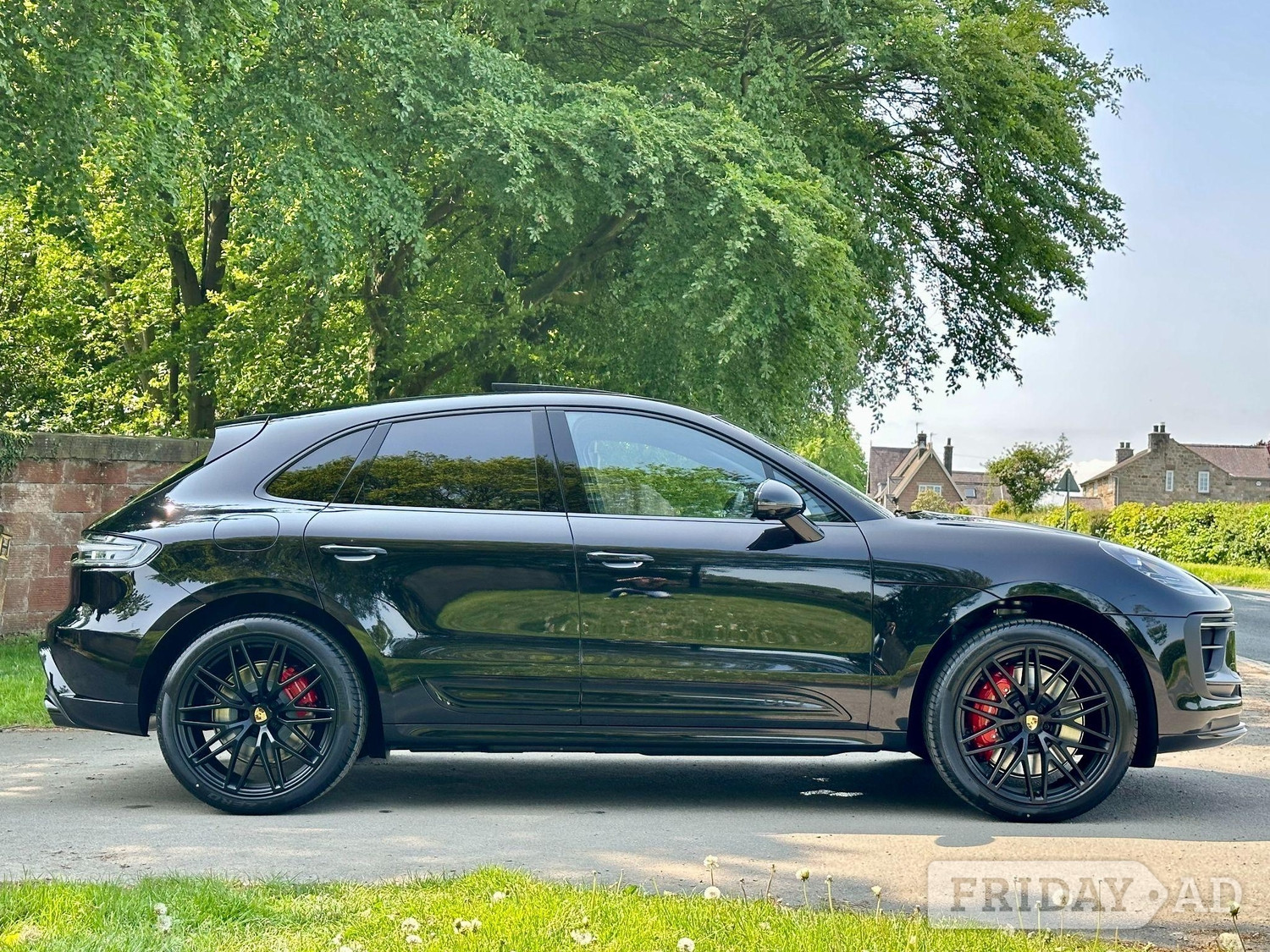 [ berth ]Porsche Macan