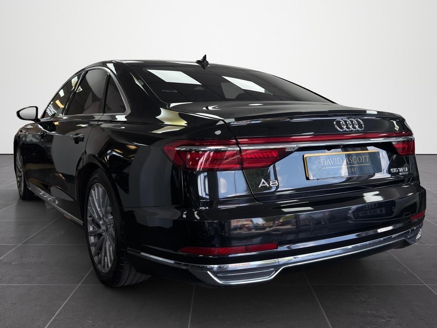 [ berth ]Audi A8
