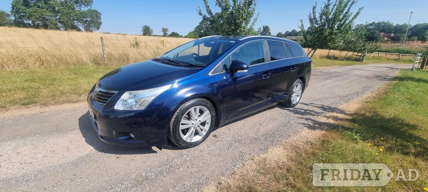 Toyota Avensis 2010 - Cars in Southampton