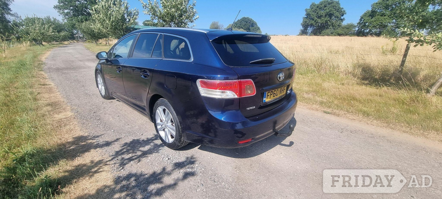 Toyota Avensis 2010 - Cars
