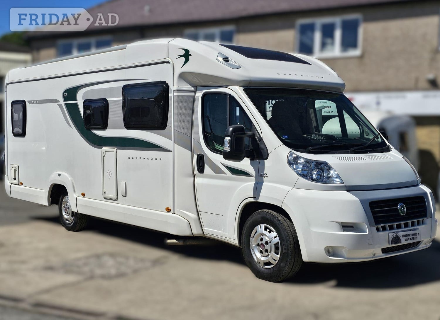 [4 berth ]Bessacarr E584 Low Profile Coachbuilt 4 Berth Luxury Motorhome - Huge Bathroom