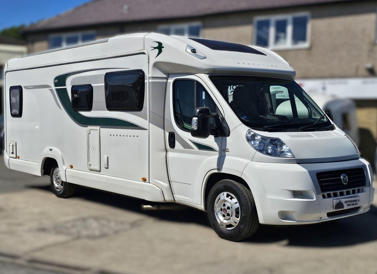 [4 berth ]Bessacarr E584
