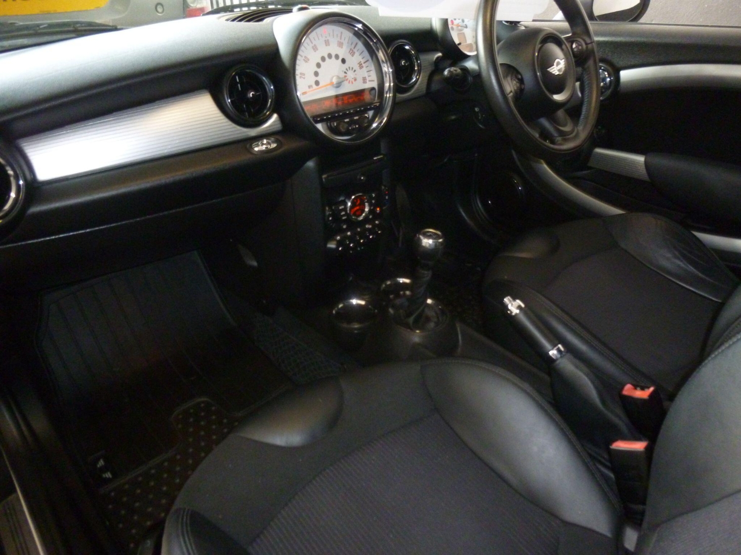 Mini Convertible 2010 - Cars