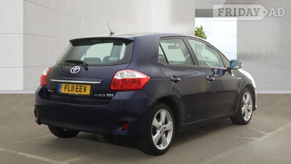 Toyota Auris 2011 - Cars in Uxbridge