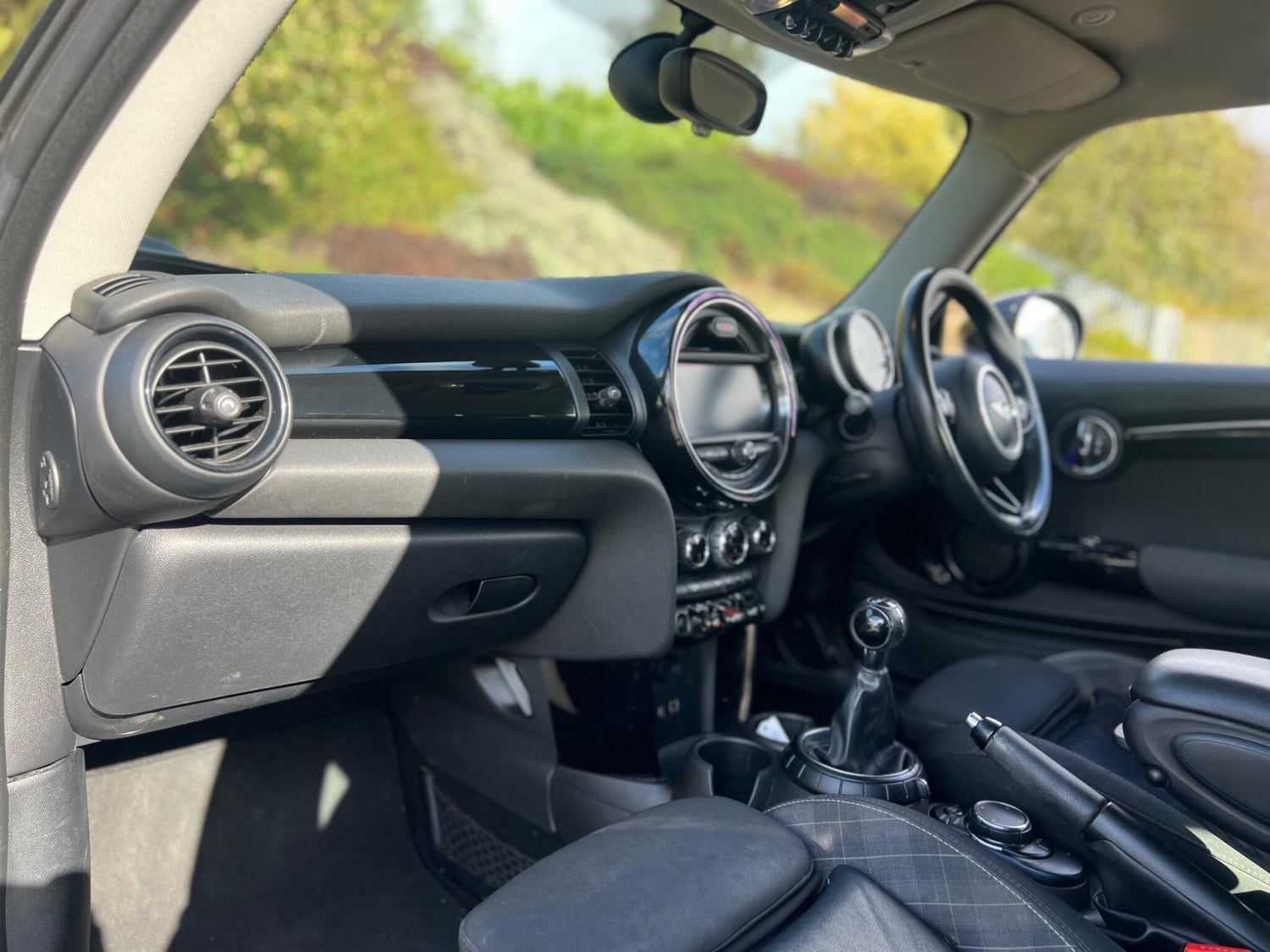 Mini Hatch 2015 - Cars in Birmingham