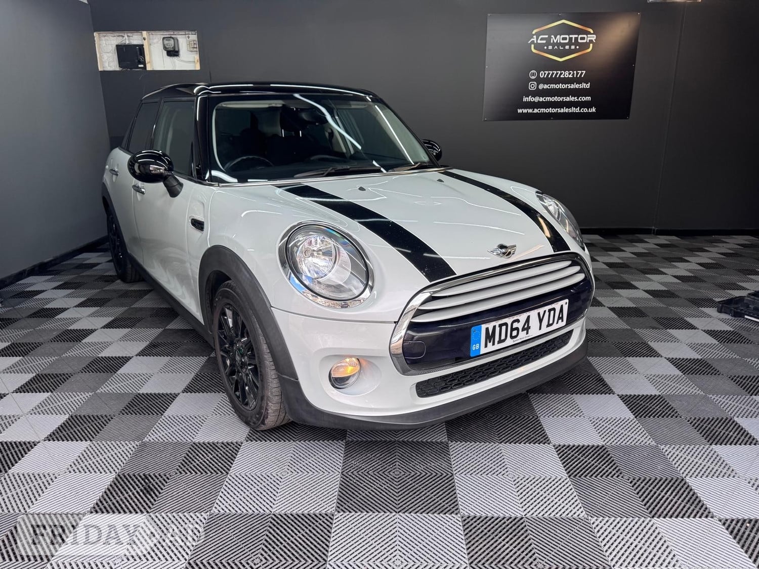 Mini Hatch 2014 in Chertsey