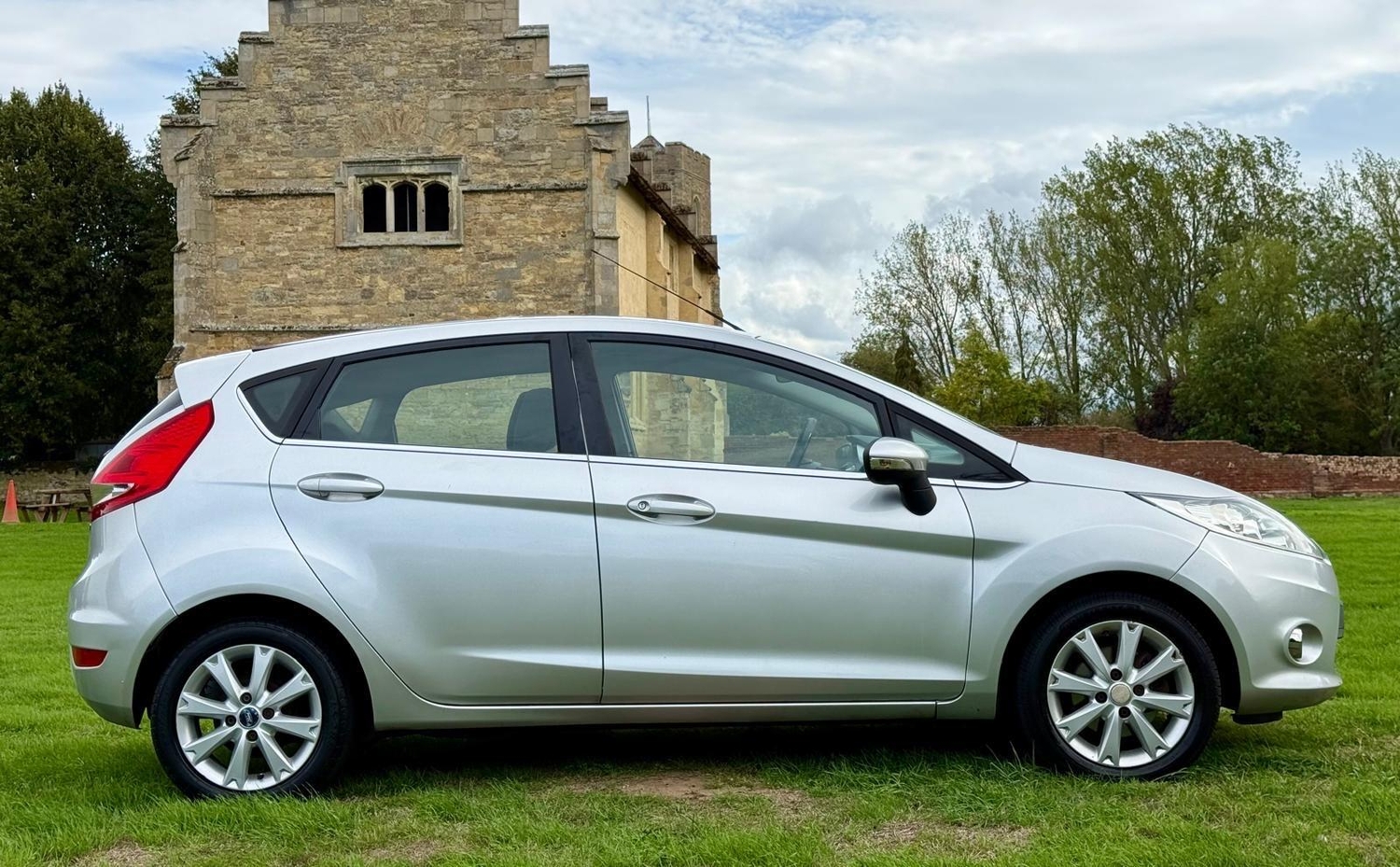 [ berth ]Ford Fiesta