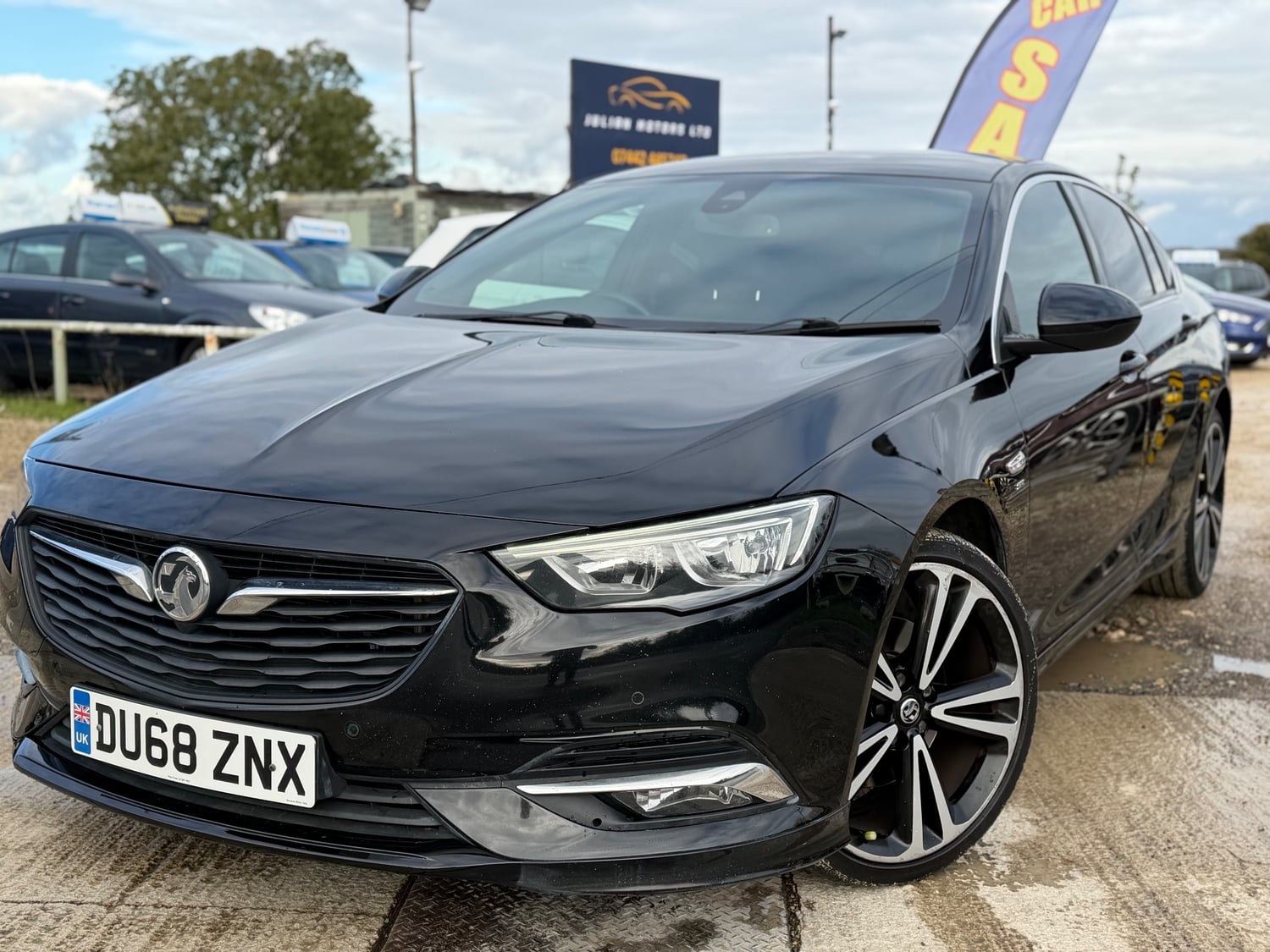 Vauxhall Insignia 2019 - Cars in Burford