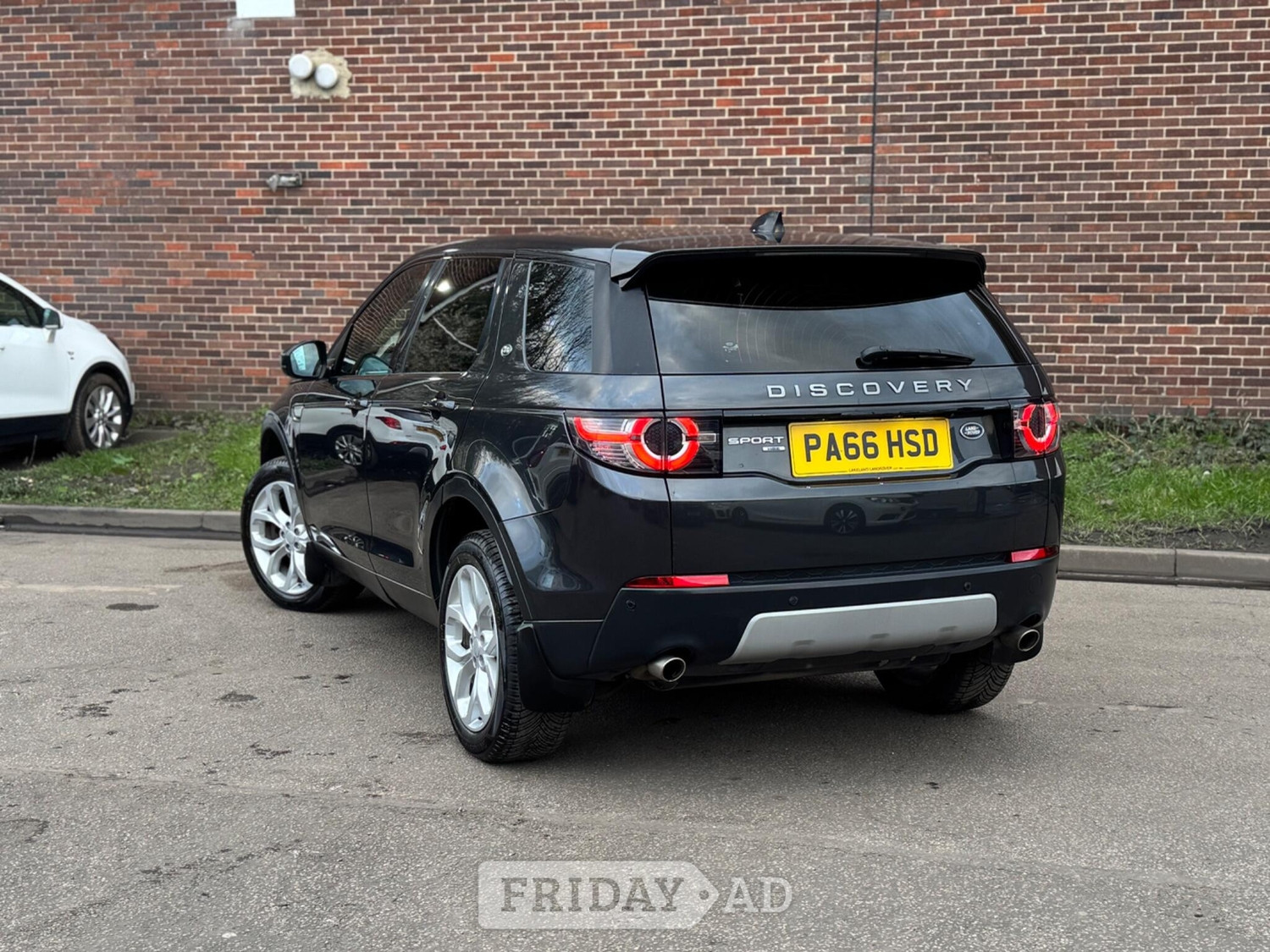 Land Rover Discovery Sport 2016 - Cars in Leeds