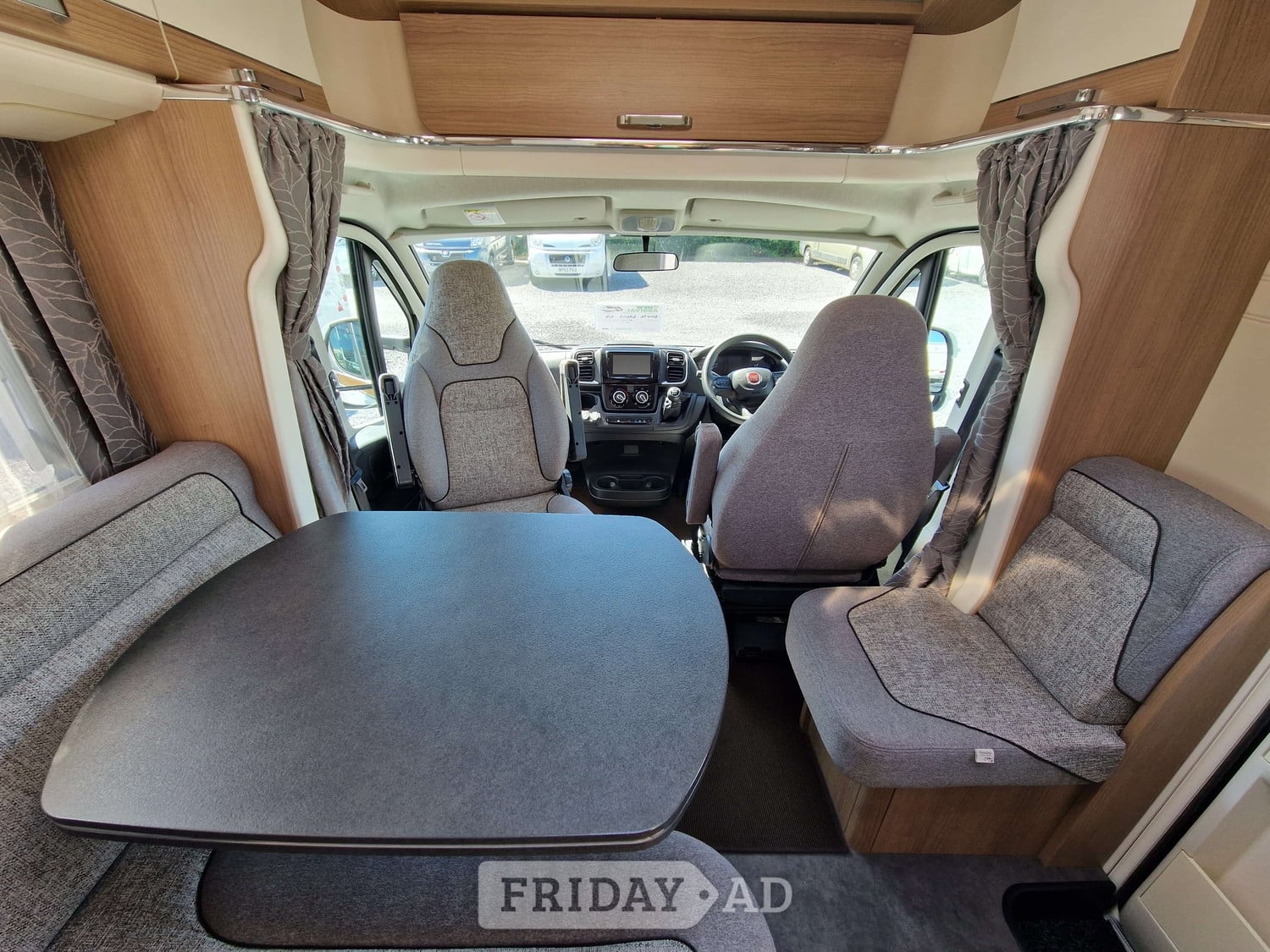 [2 berth ]Malibu T 430 LE
