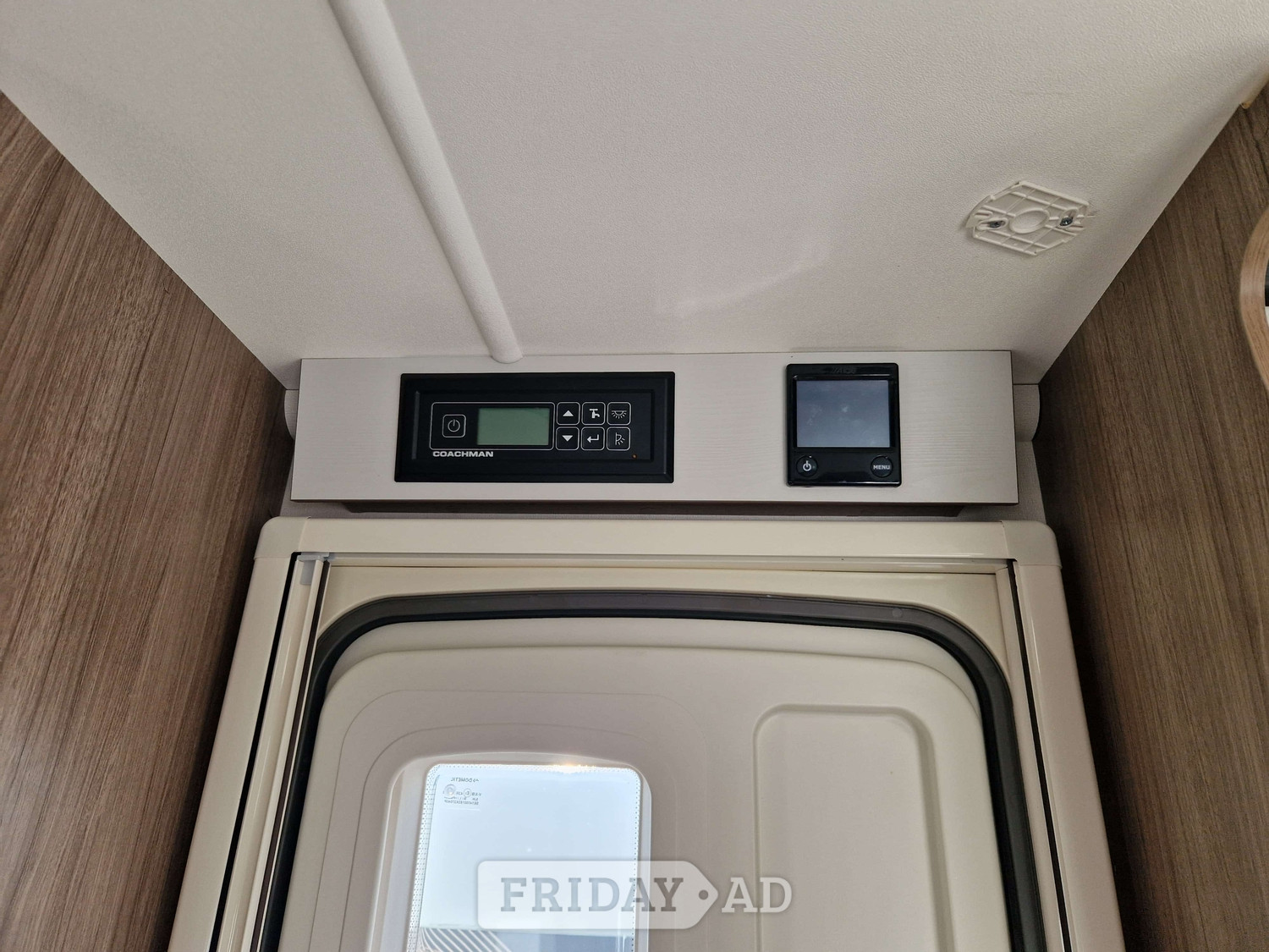 [ berth ]Coachman VIP 675