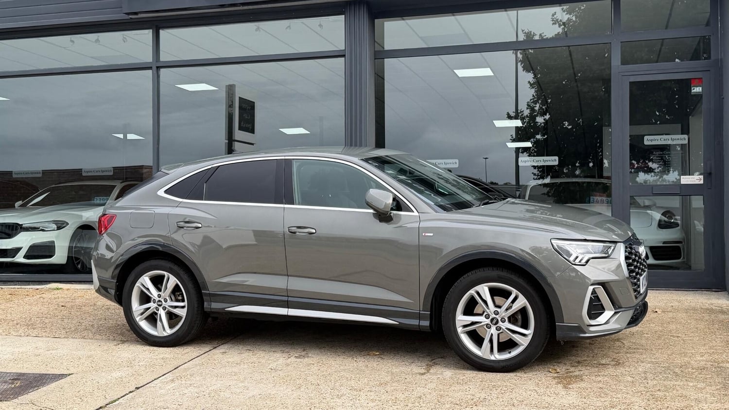 Audi Q3 2021 - Cars