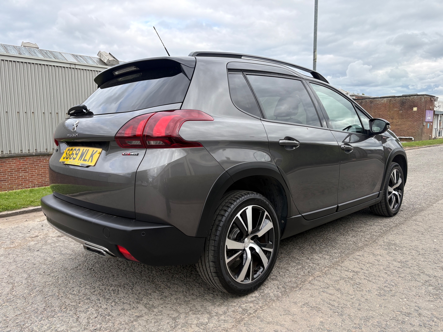 [ berth ]Peugeot 2008