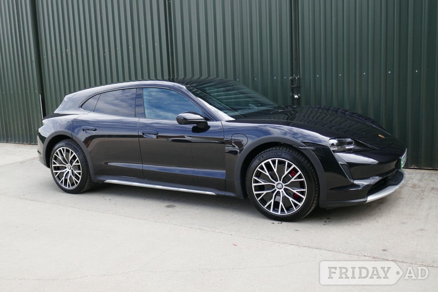 Porsche Taycan Ely