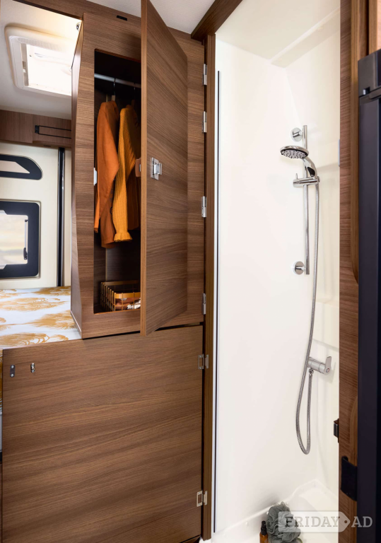 [4 berth ]Rapido Van Series V55