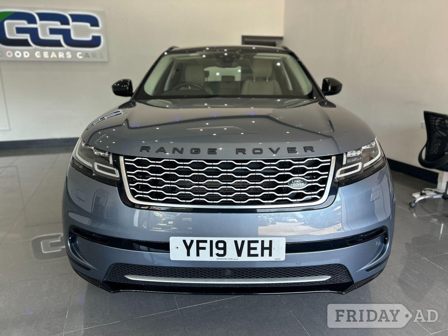 [ berth ]Land Rover Range Rover Velar