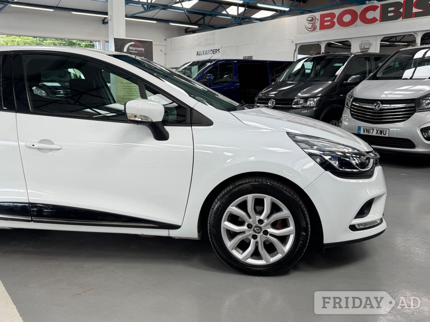 Renault Clio 2016 - Cars in Bolton