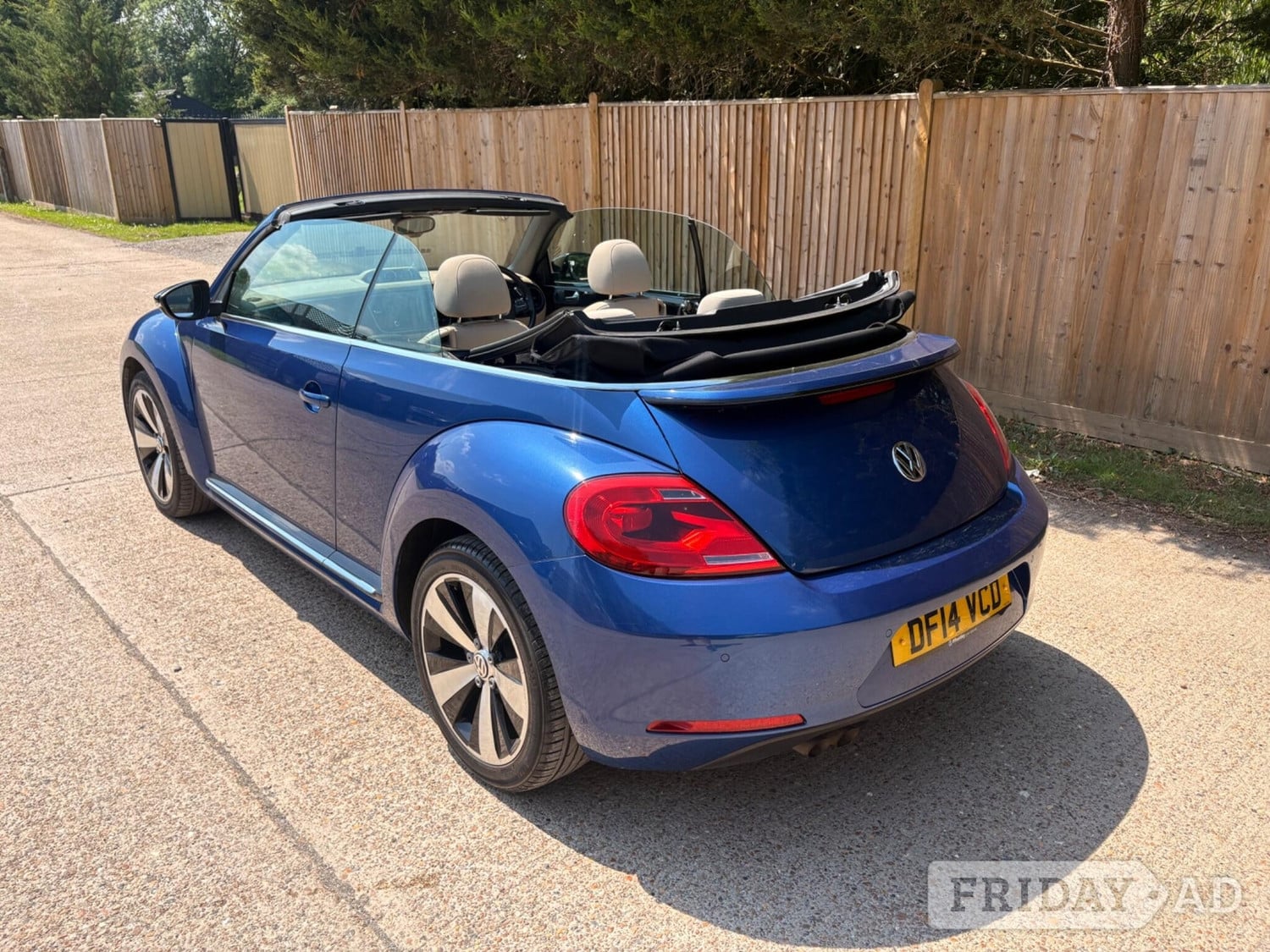 Volkswagen Beetle 2014 - Cars