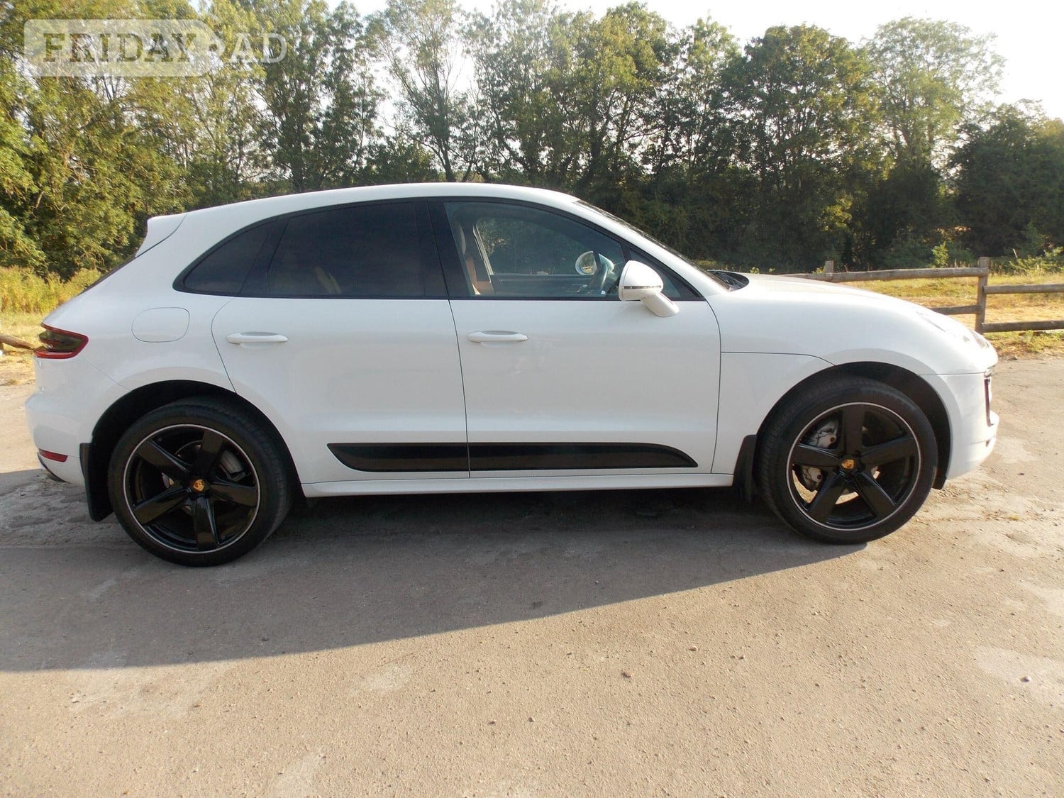 [ berth ]Porsche Macan