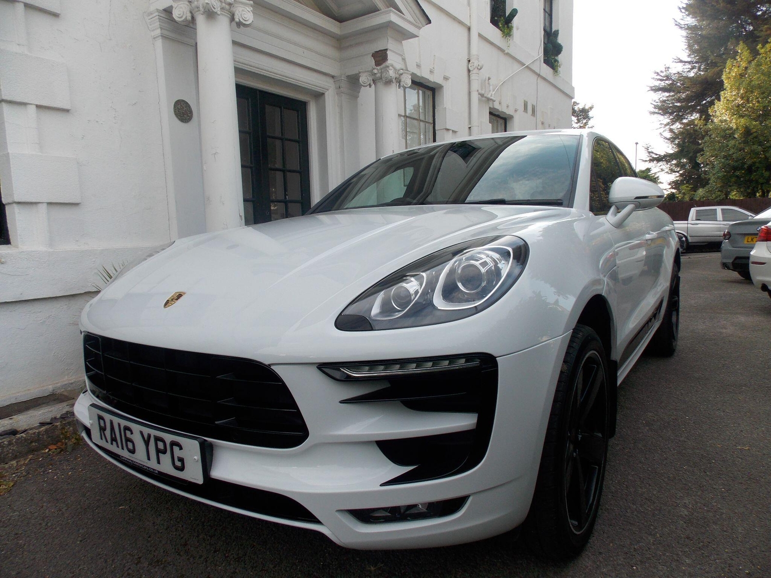 Porsche Macan 2016 - Cars in Enfield