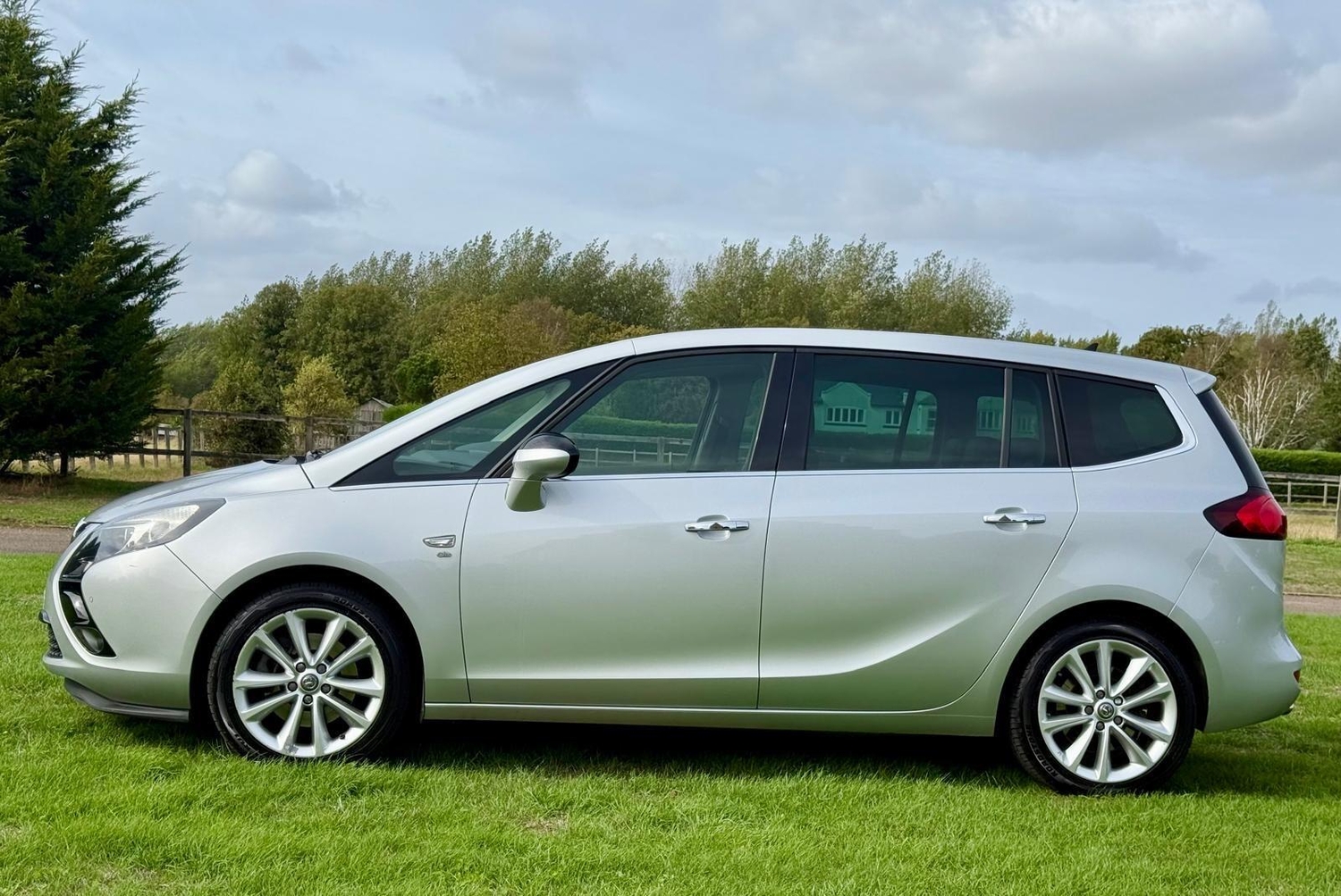 [ berth ]Vauxhall Zafira Tourer