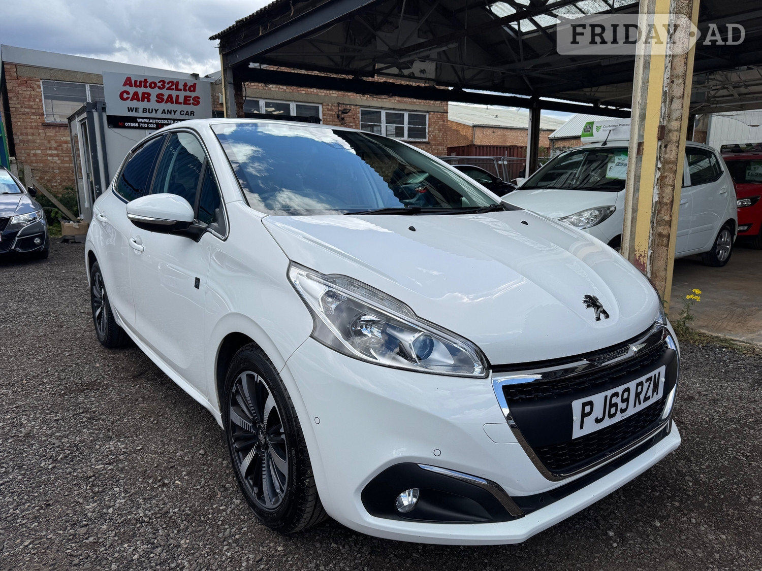 Peugeot 208 2019 in West Molesey