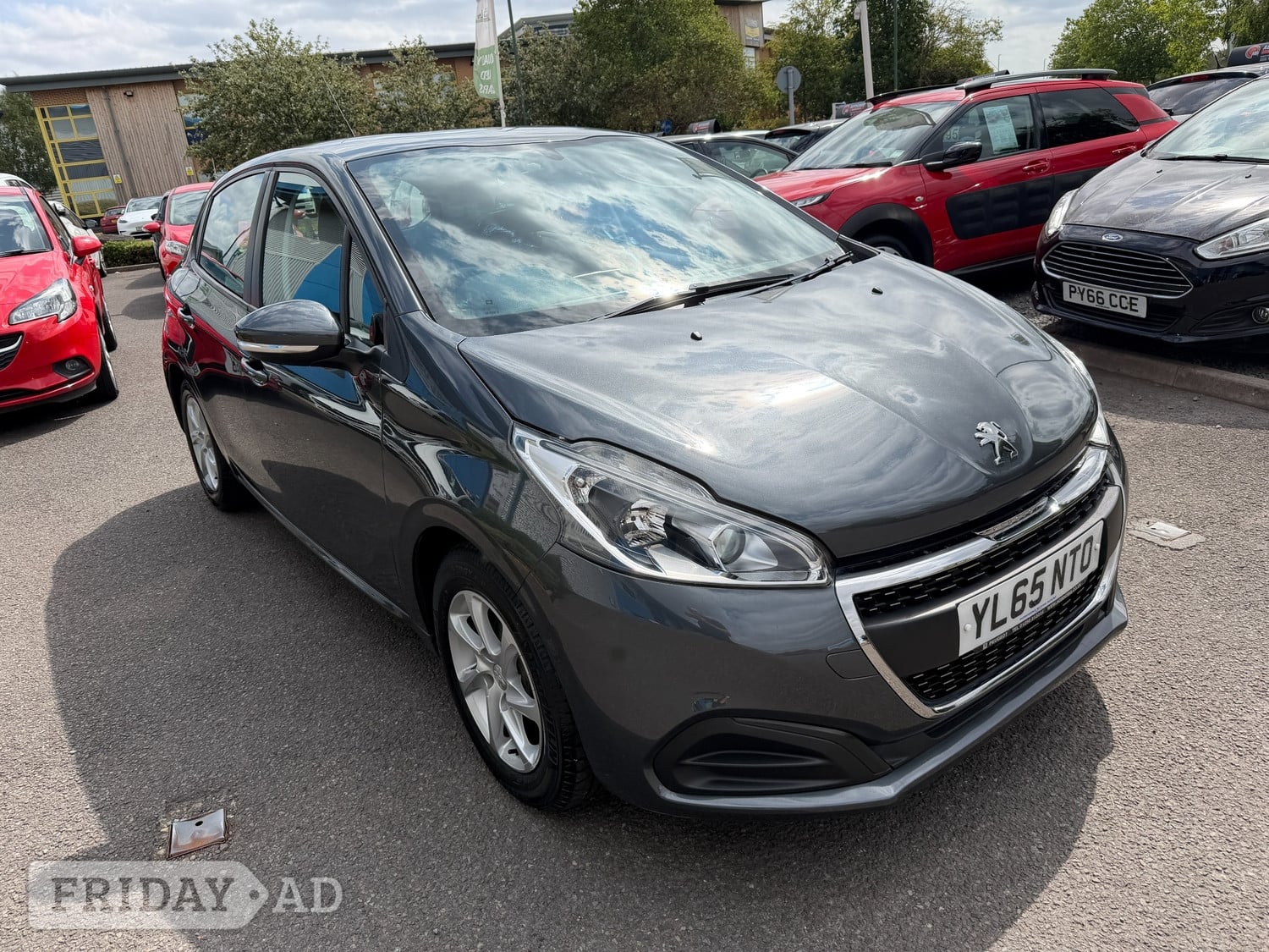 [ berth ]Peugeot 208