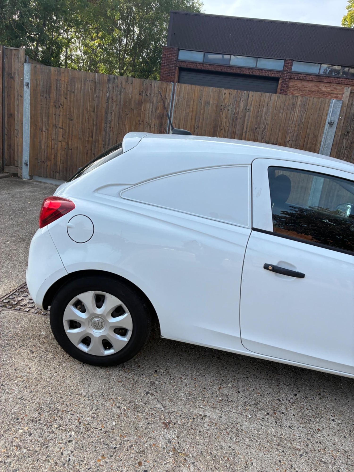 Vauxhall Corsa Van 2016 - Vans & Commercial Vehicles in Reading