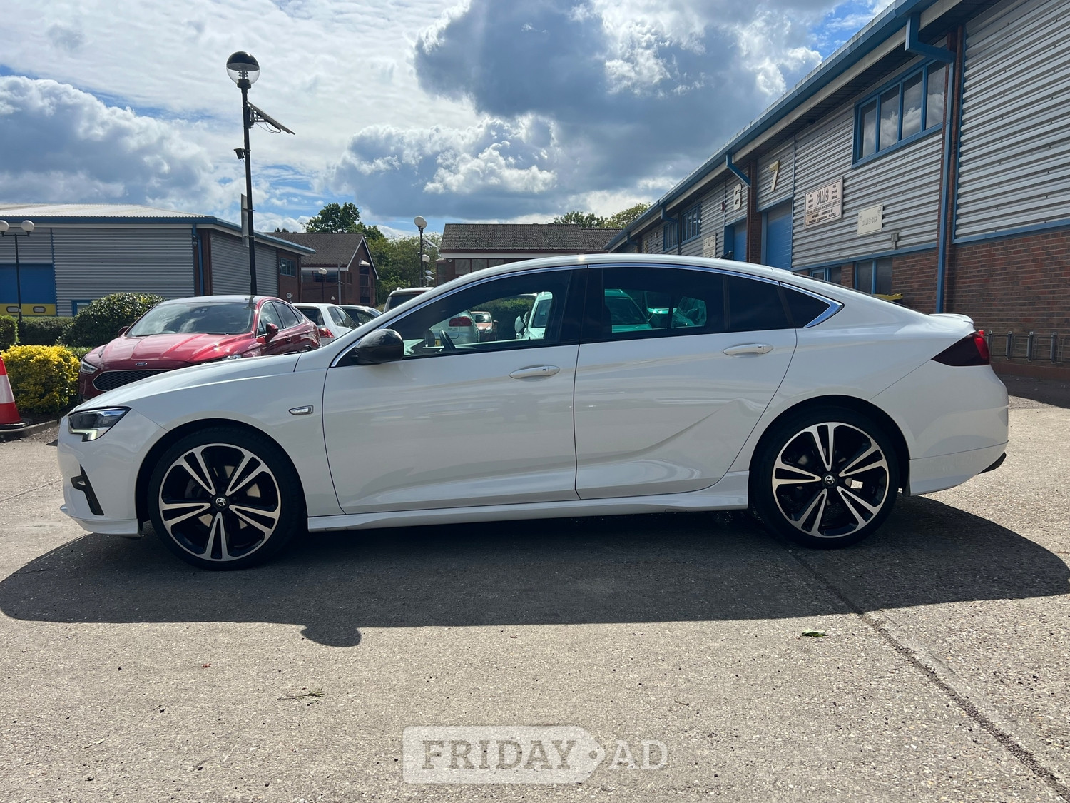 Vauxhall Insignia 2020 - Cars in Bedford