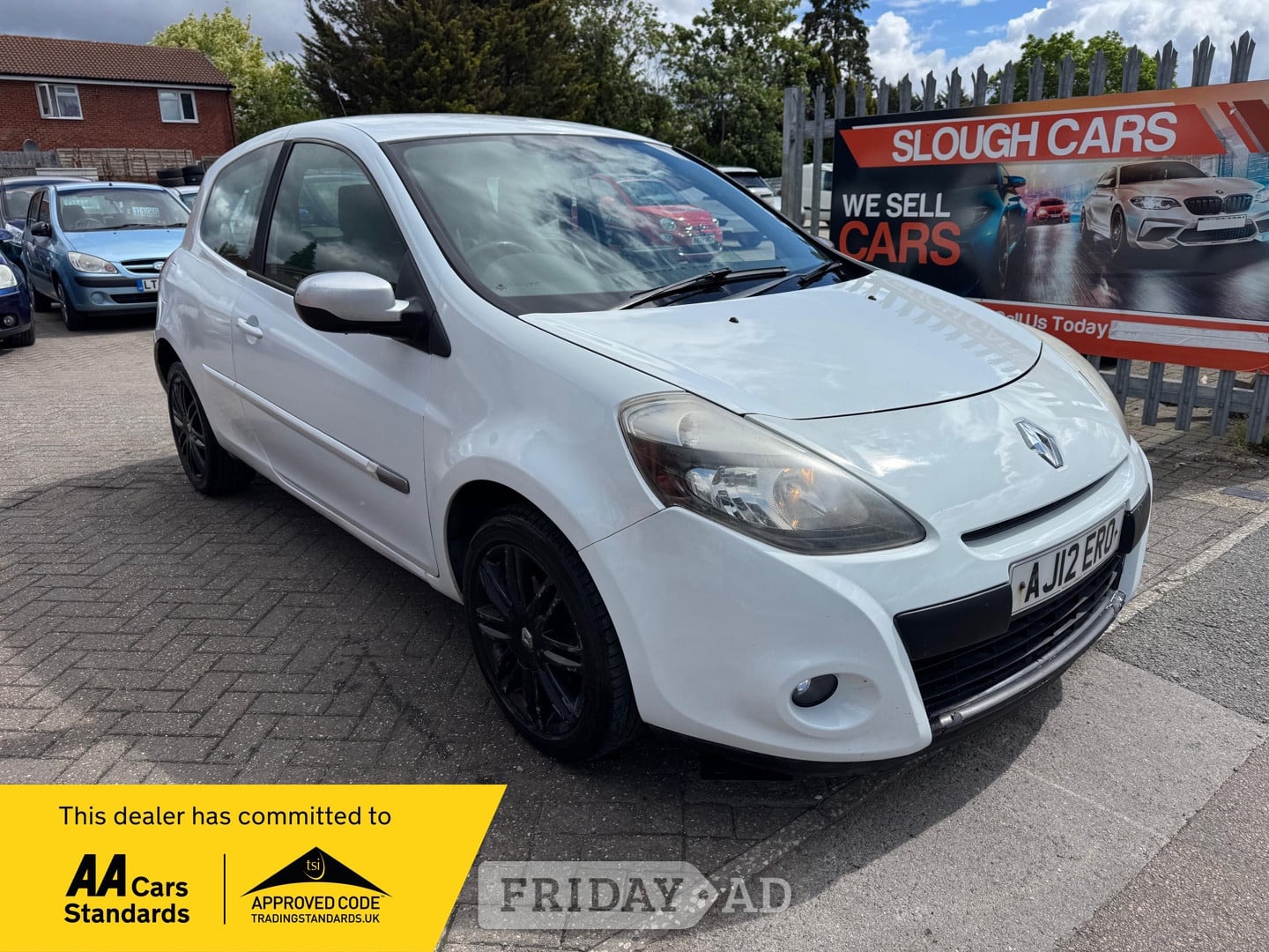 Renault Clio 2012 in Slough