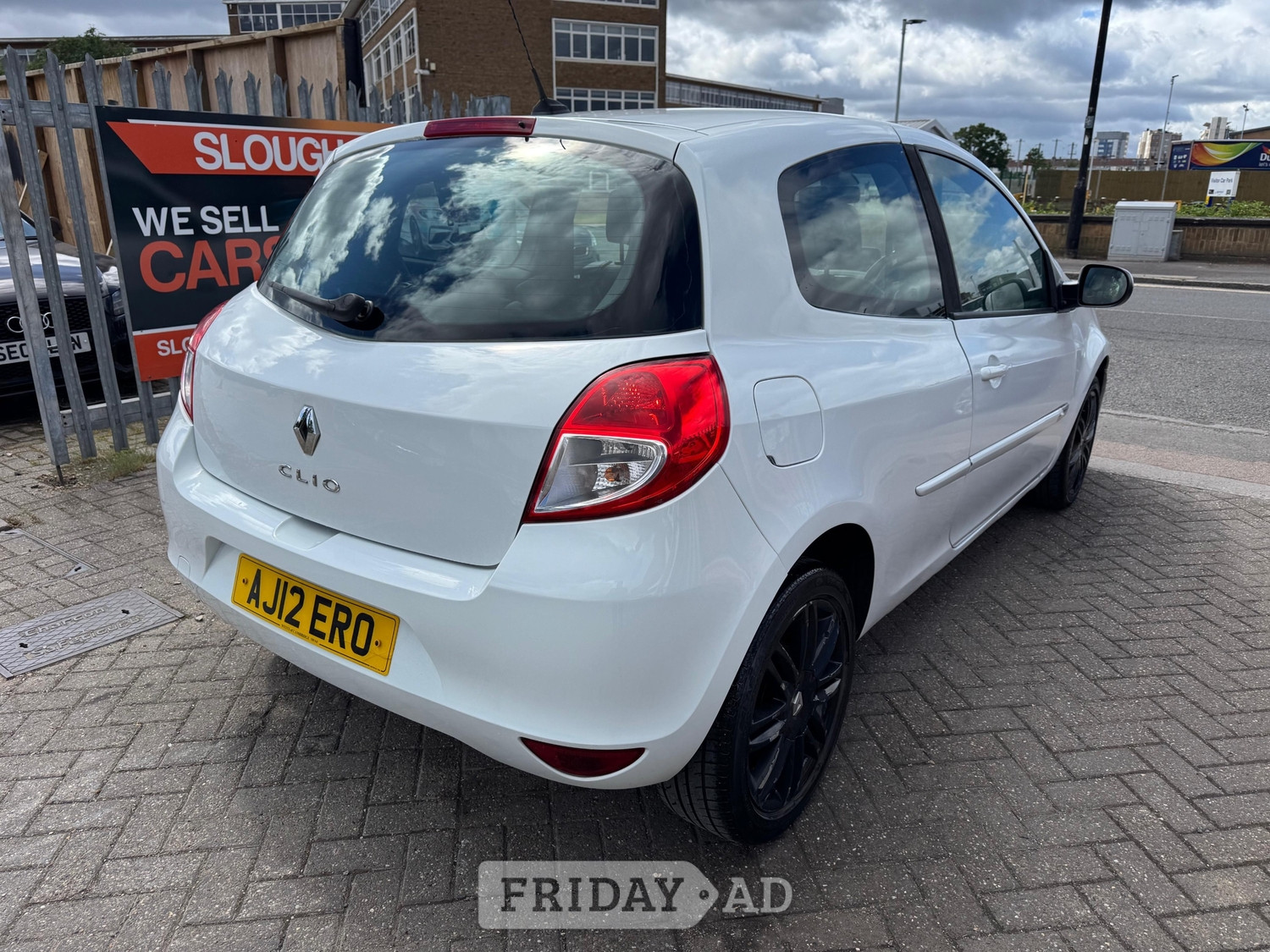 Renault Clio 2012 - Cars in Slough