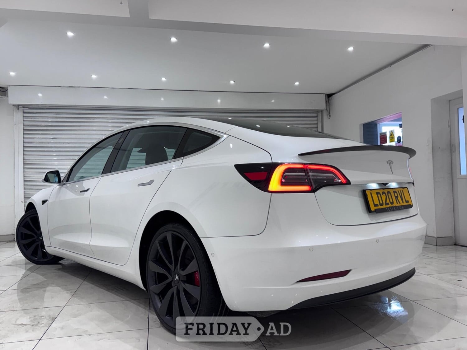 Tesla Model 3 2020 - Cars