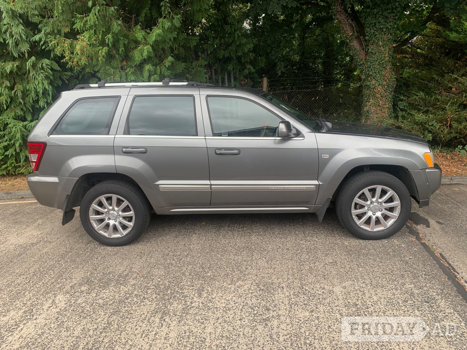[ berth ]Jeep Grand Cherokee