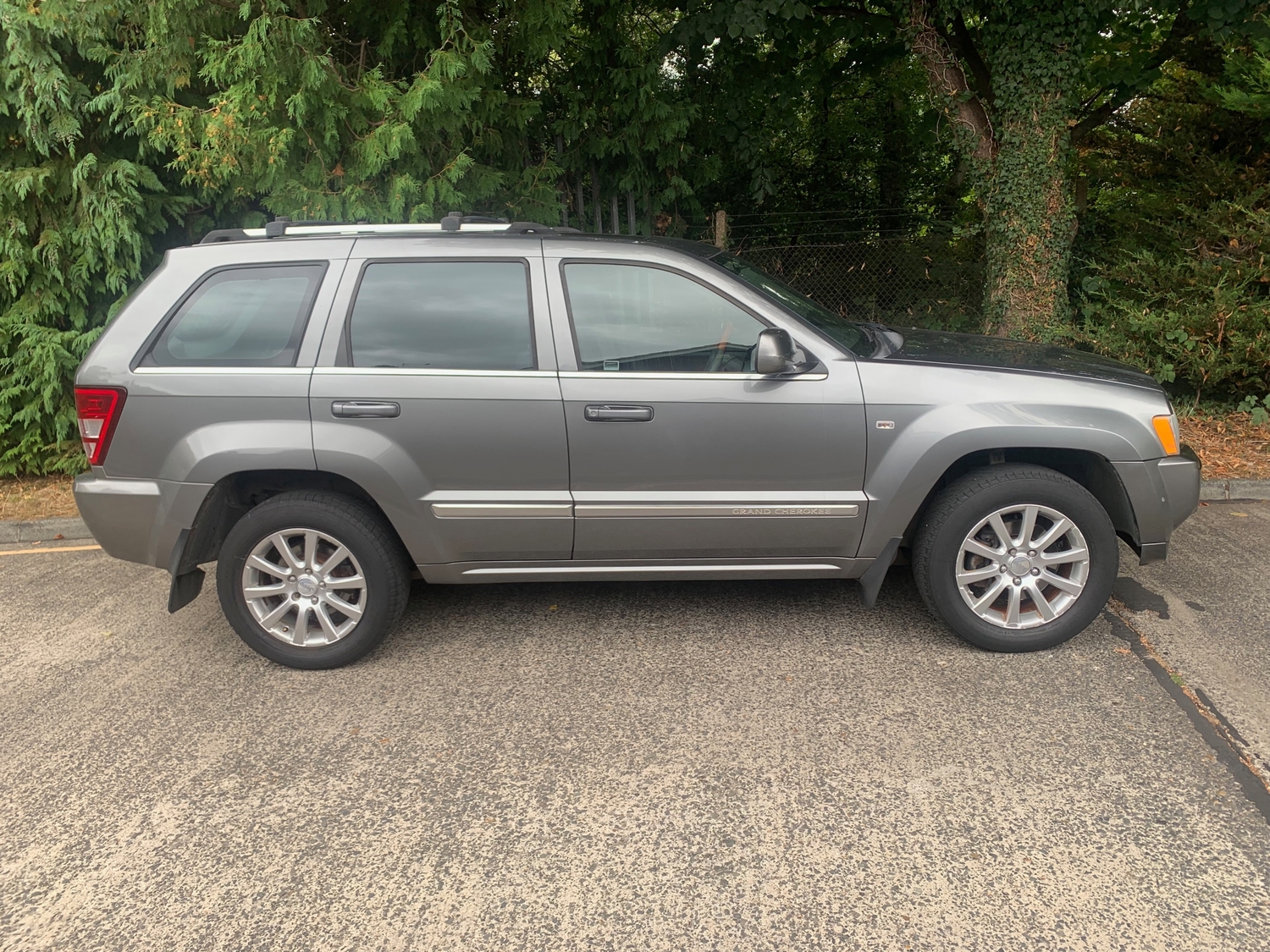 [ berth ]Jeep Grand Cherokee
